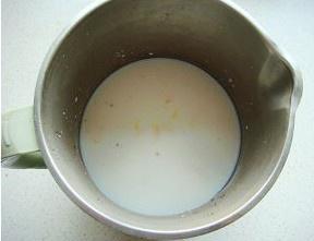 花生银耳牛奶的做法 步骤3