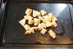 煎三文鱼牛油果沙拉配小黄瓜果蔬汁的做法 步骤2