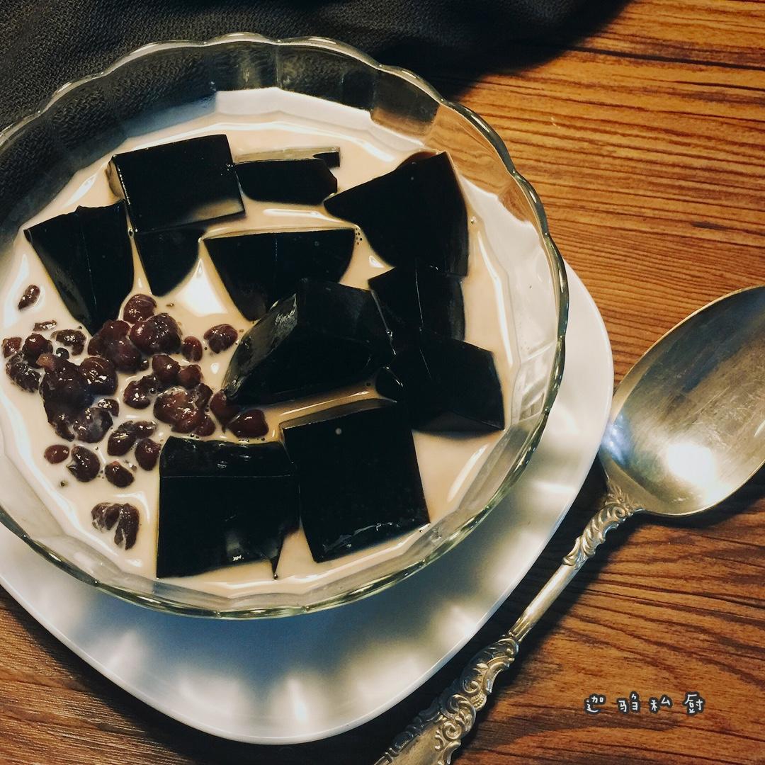 红豆牛奶龟苓膏