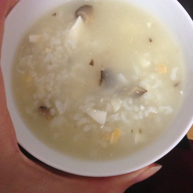 香菇咸蛋粥。