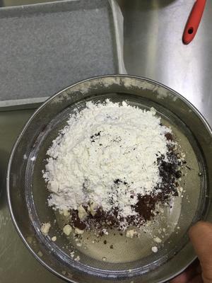 黑森林蛋糕(附可可海绵蛋糕做法)的做法 步骤4