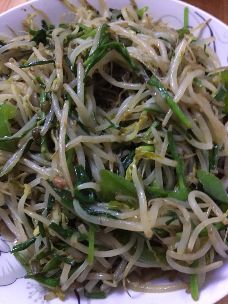 绿豆芽炒韭菜