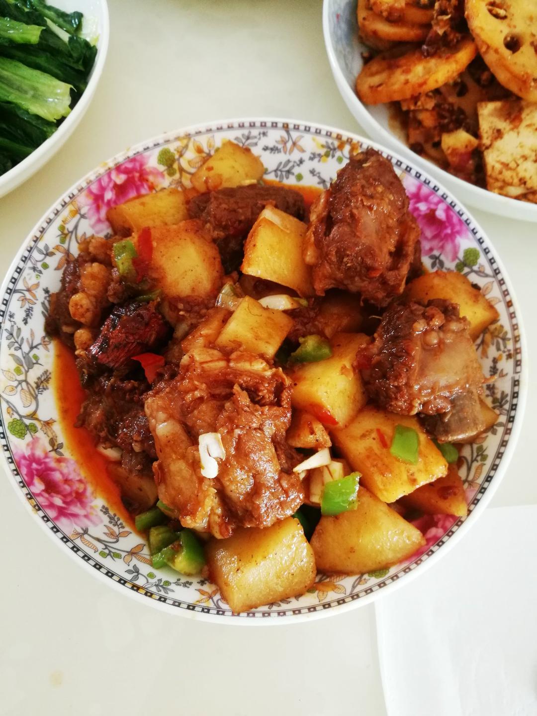 土豆烧排骨