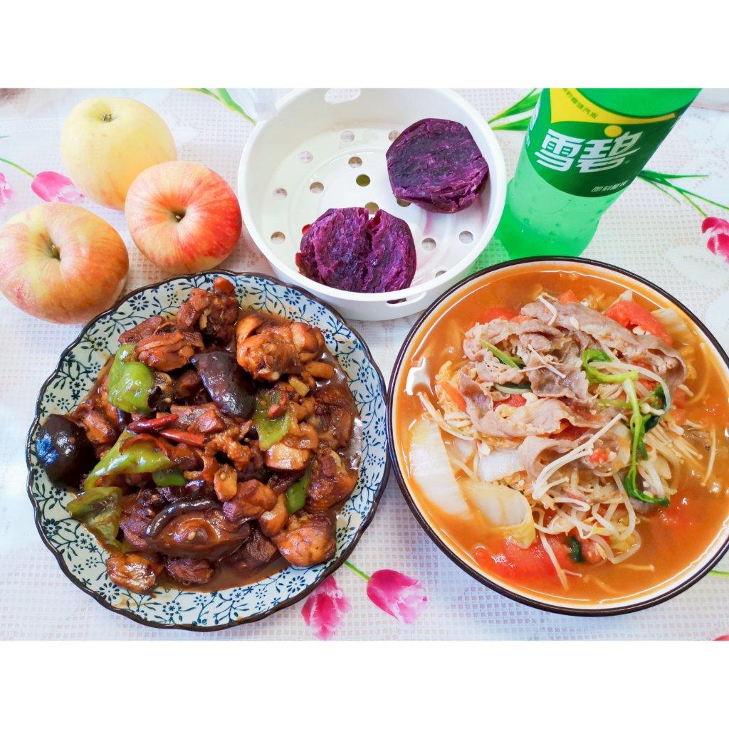 番茄金针菇肥牛锅 鲜到眉毛掉