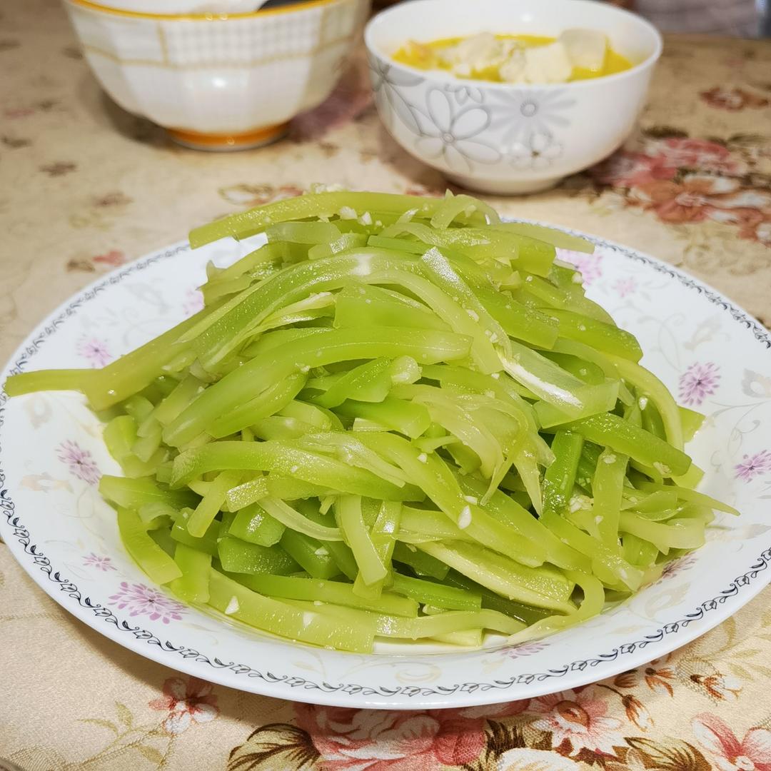 厨师长教你：夏日开胃小菜“凉拌莴笋丝”的家常做法，简单易学赶紧收藏吧