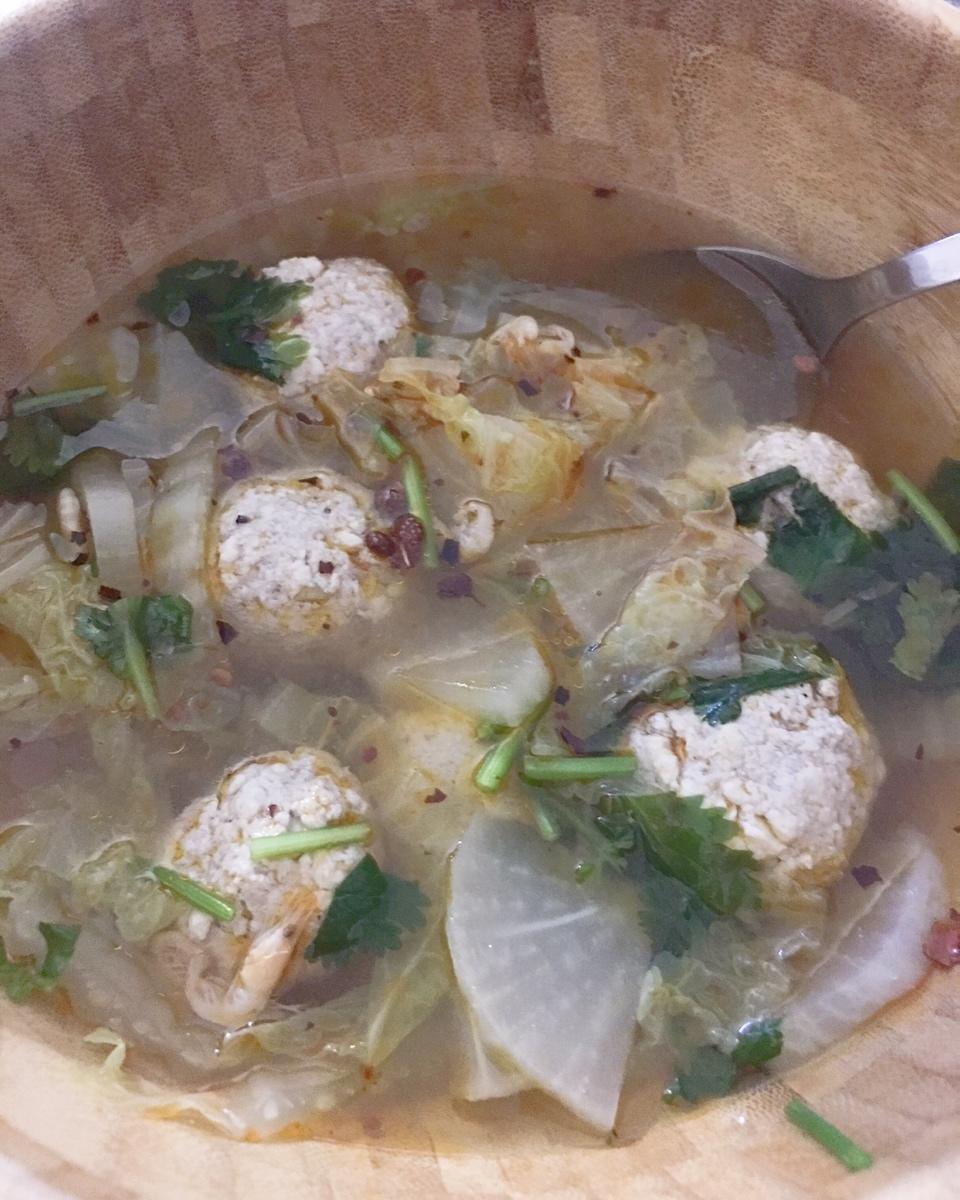 【10分钟系列】白萝卜豆腐圆子汤