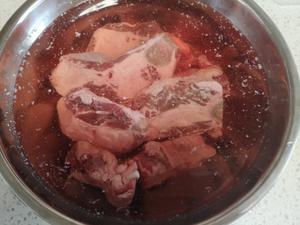 补钙牛骨海带汤的做法 步骤1