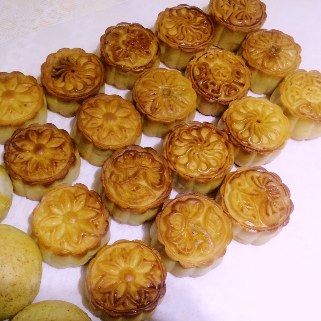 广式月饼—蛋黄莲蓉月饼