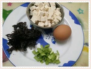 豆腐紫菜鸡蛋汤的做法 步骤1
