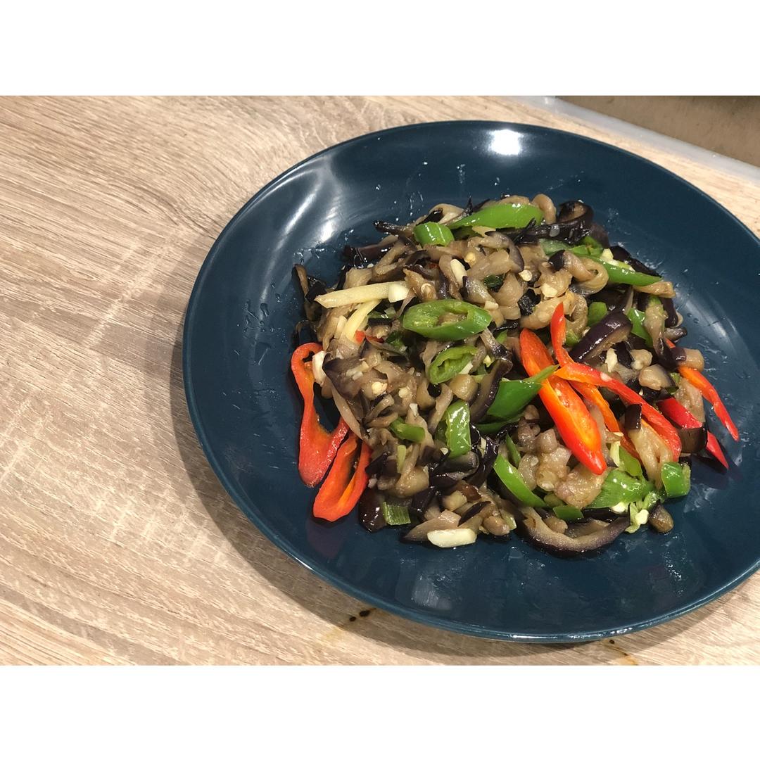 堂妈小厨——辣椒炒茄丝