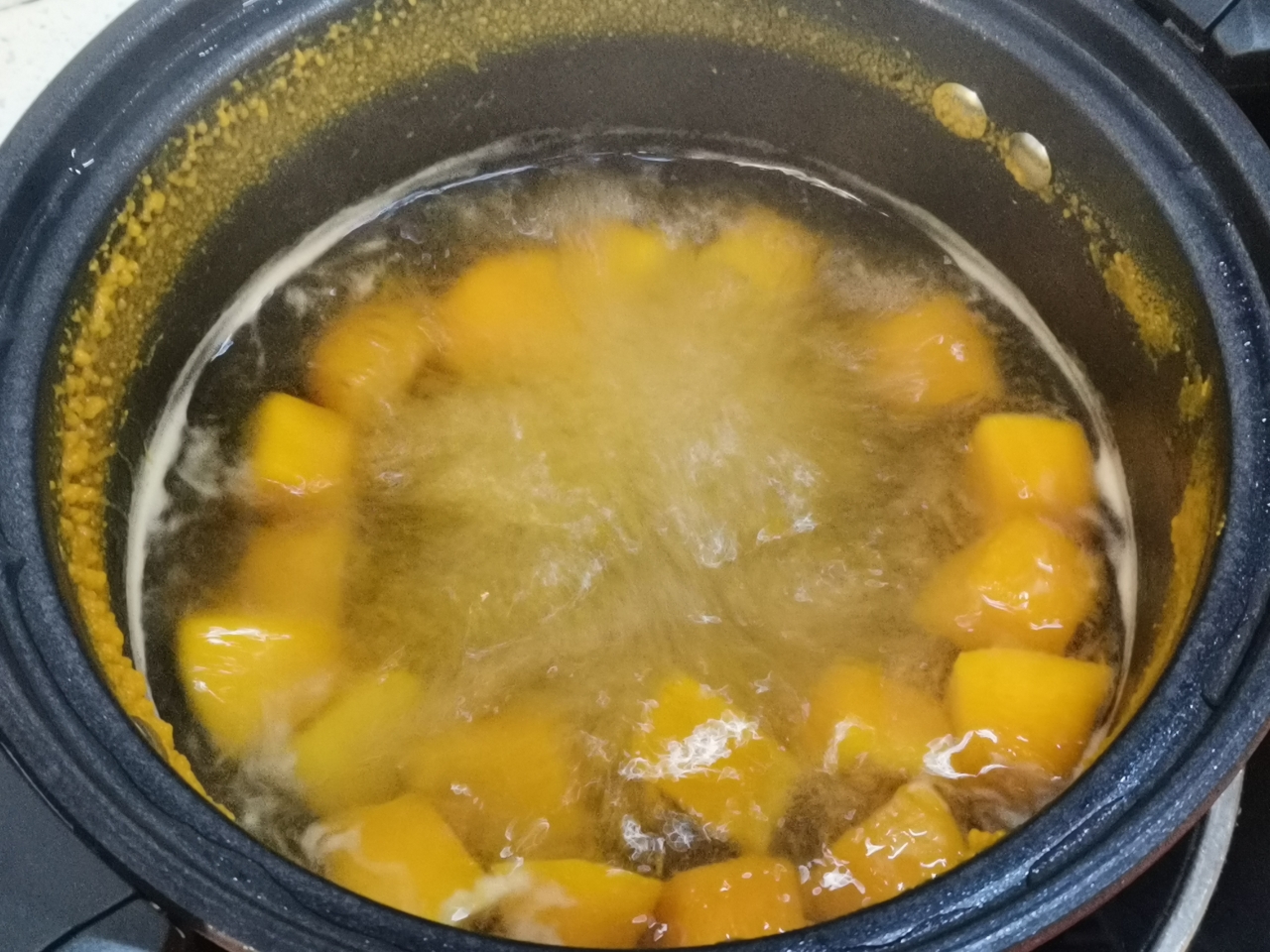 来一碗暖暖的老南瓜汤的做法 步骤4