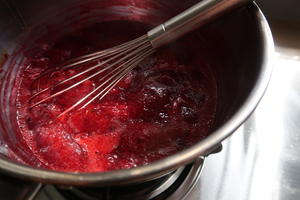 香草奶冻草莓🍓杯的做法 步骤5