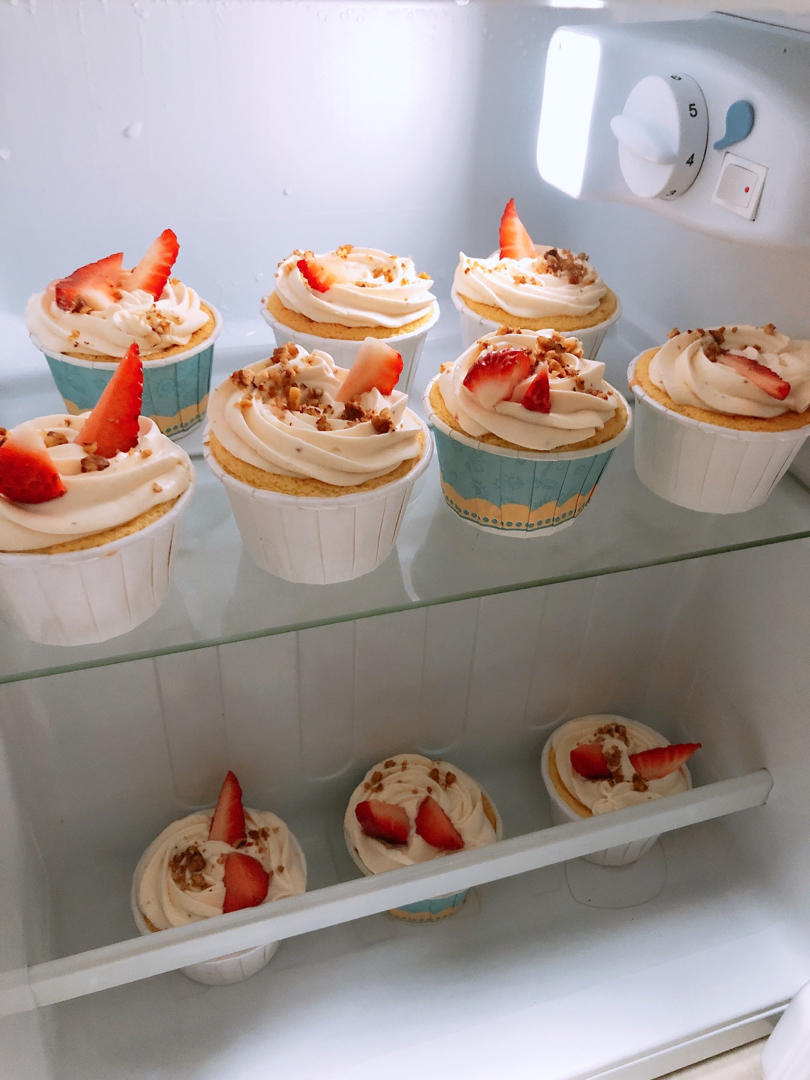 《Tinrry+》超经典的日式草莓奶油蛋糕 2.0版本（6寸配方）