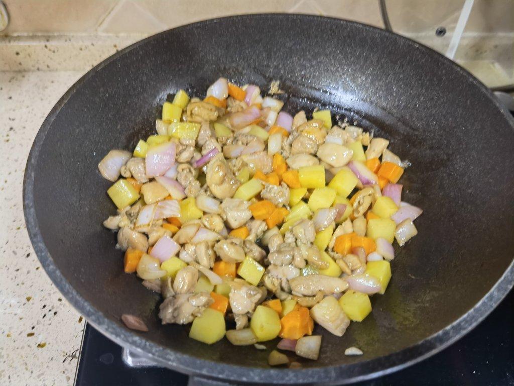 咖喱土豆鸡块
