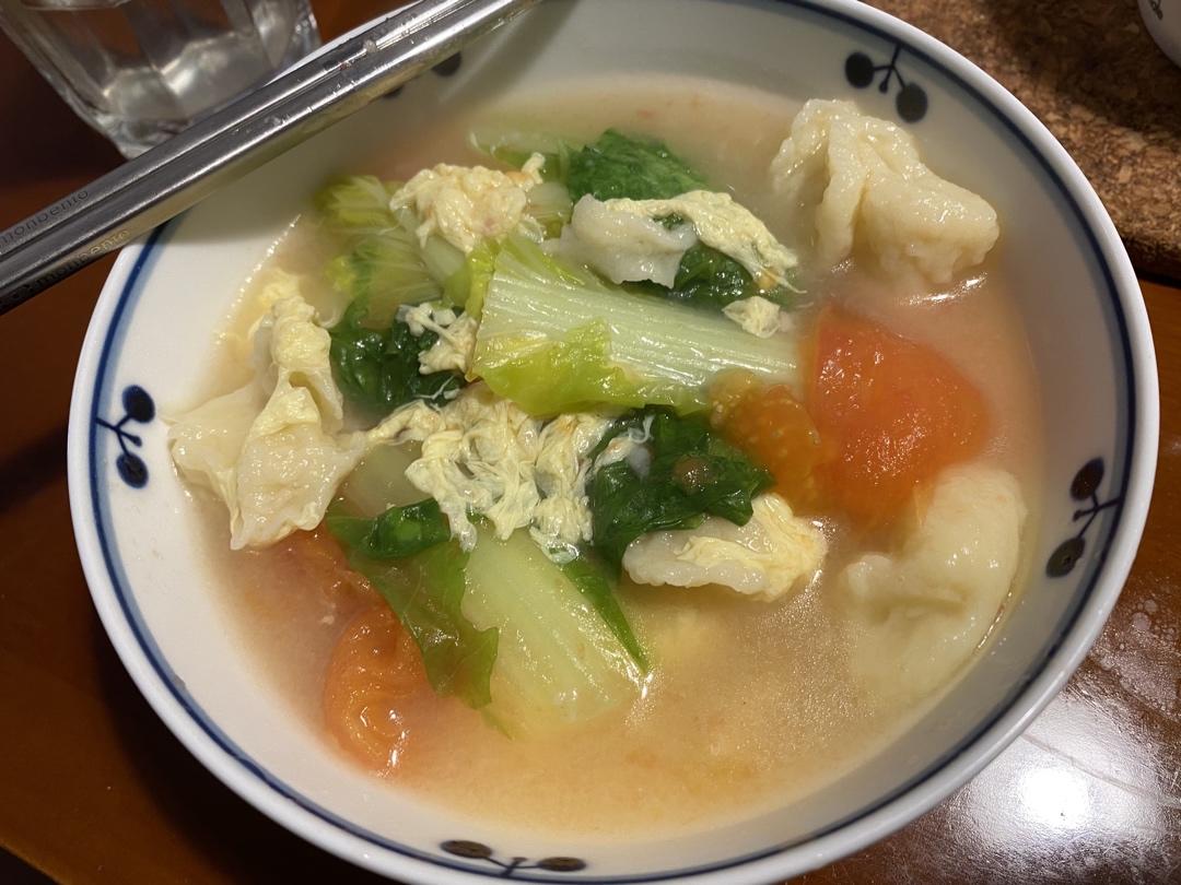 不用揉面就能吃的美味面食——西红柿小鱼面疙瘩