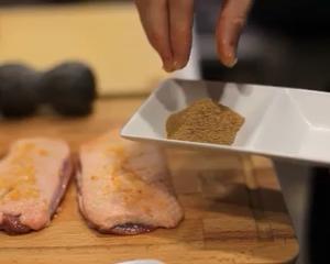 樱桃汁香煎鸭胸肉配焦糖菊苣（带超详细小视频步骤）的做法 步骤5