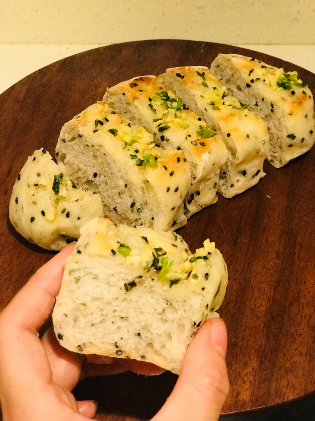『别有深味』简单版法式黑芝麻蒜香咸面包