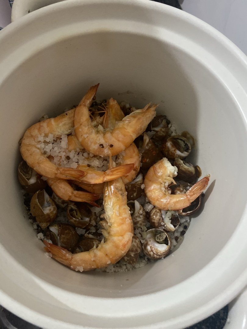 网红盐焗海鲜（花螺，虾，贝壳）