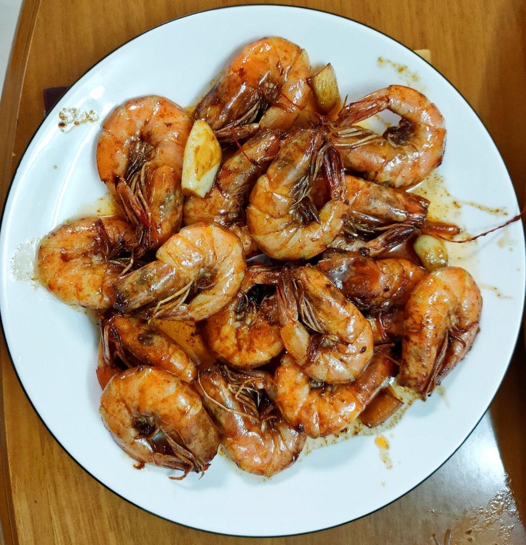 吃完还会继续舔手指的    快手油闷大虾