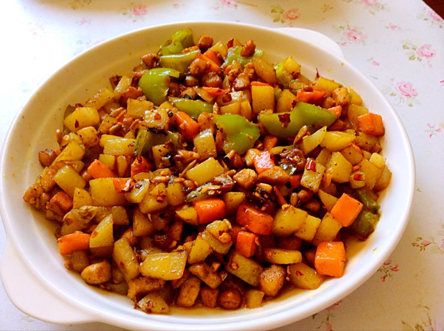 土豆胡萝卜炒鸡丁