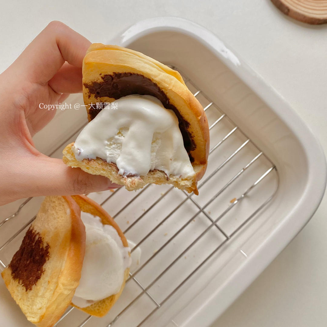 巧克力烤吐司冰淇淋🍨巨简单小甜品，十分钟搞定