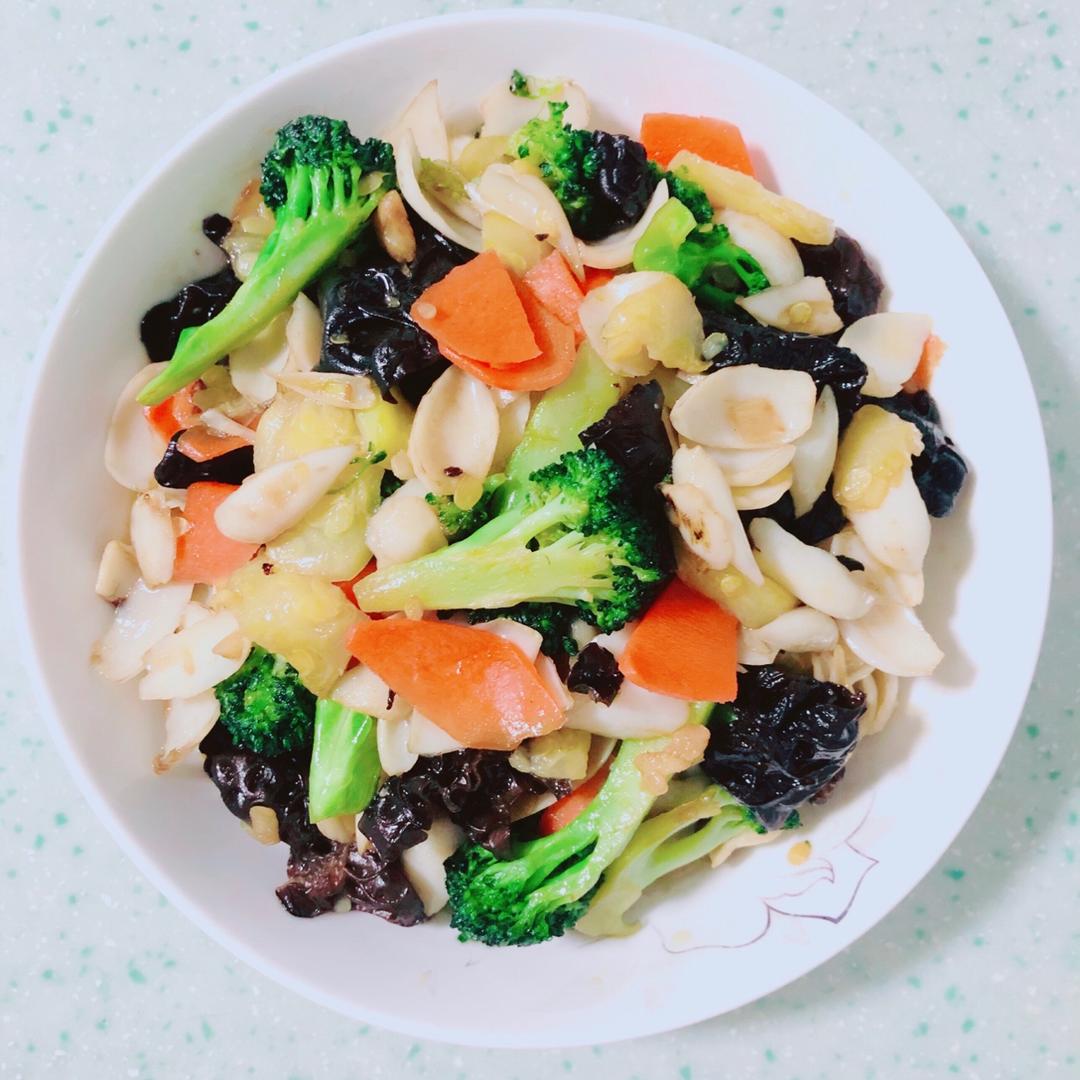 菇素：木耳西兰花炒百合