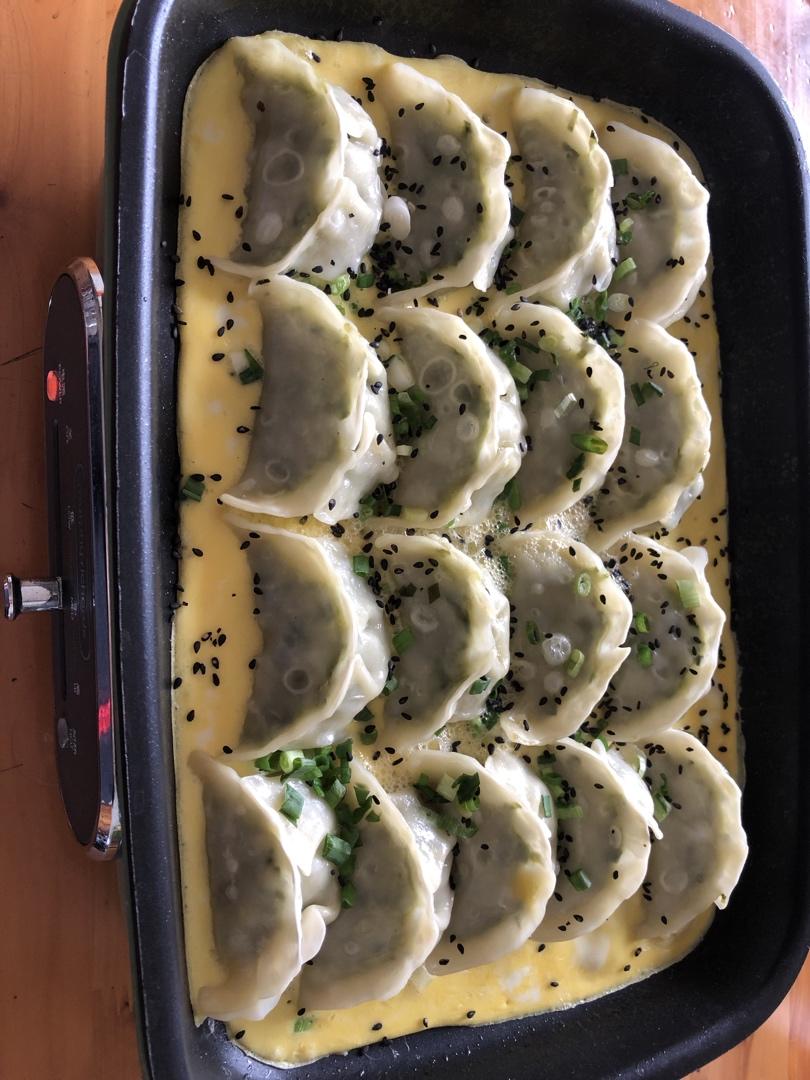 鸡蛋生煎饺子