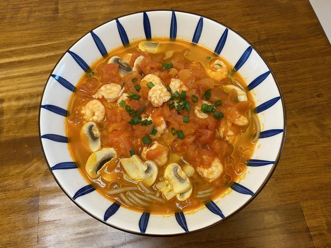 酸汤虾仁面的做法