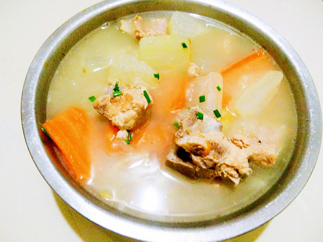 奶白营养大骨汤