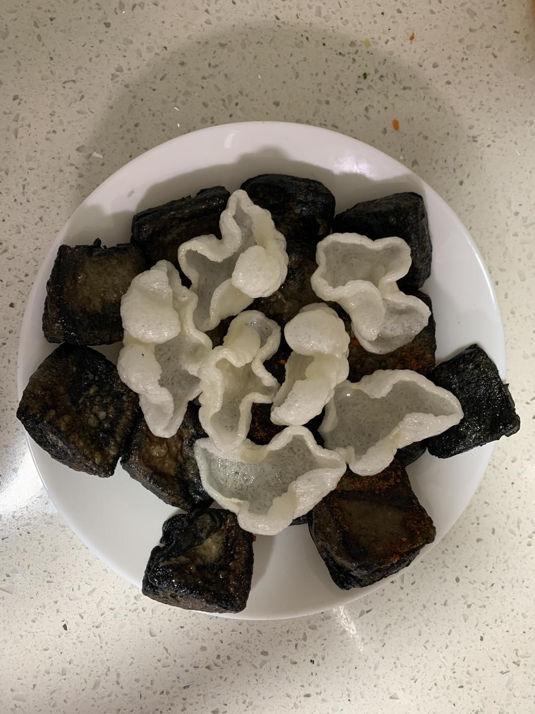 白云黑土（油炸臭豆腐）的做法