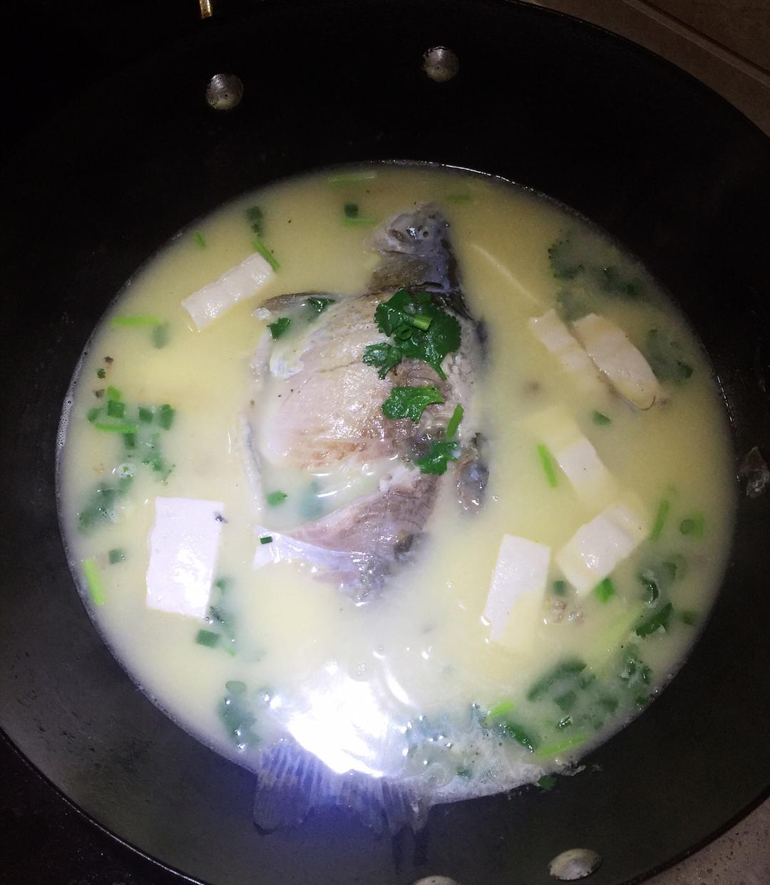 鲫鱼豆腐汤
