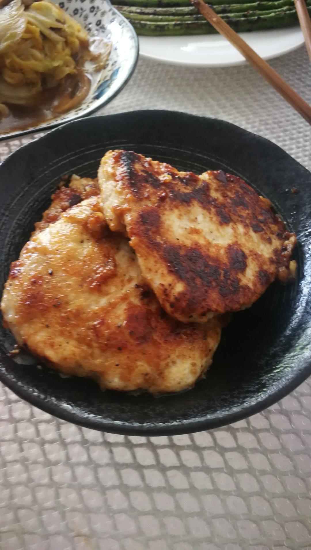 酷炫屌炸天好吃的煎鸡胸肉（香蒜蜂蜜煎鸡胸肉）