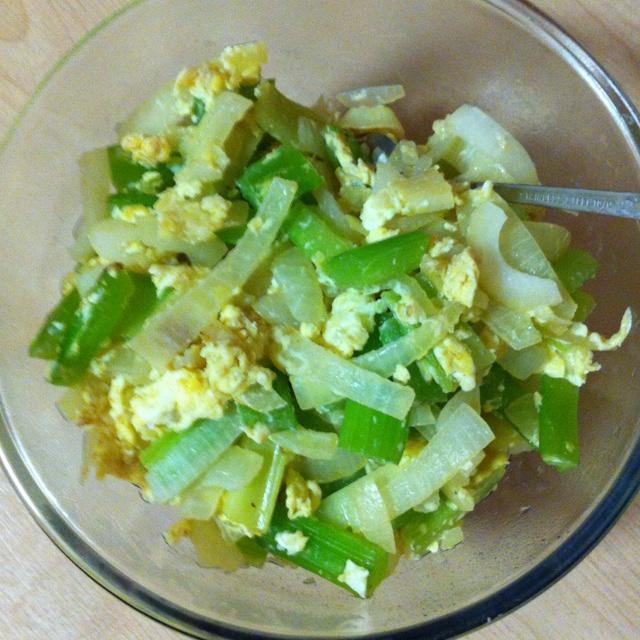 洋葱芹菜炒蛋