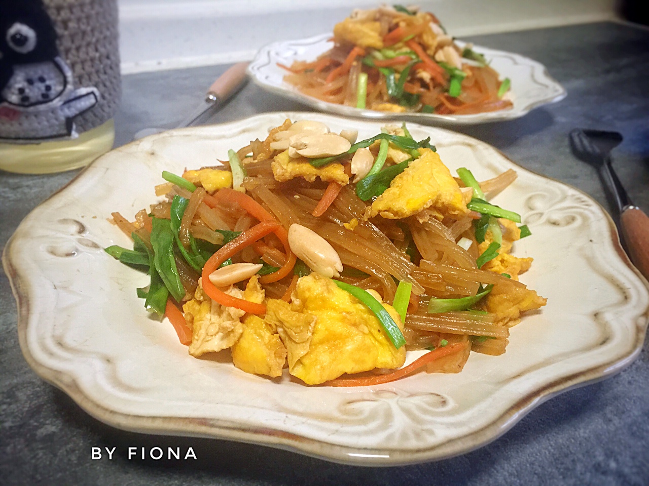 媲美Pad Thai的韭菜胡萝卜鸡蛋炒粉皮（米粉）的做法