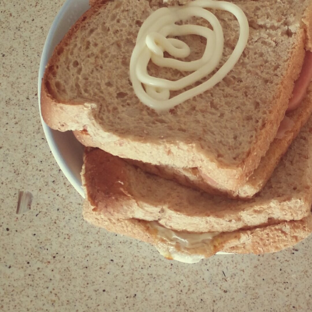 【1分钟鸡蛋三明治】微波懒人早餐