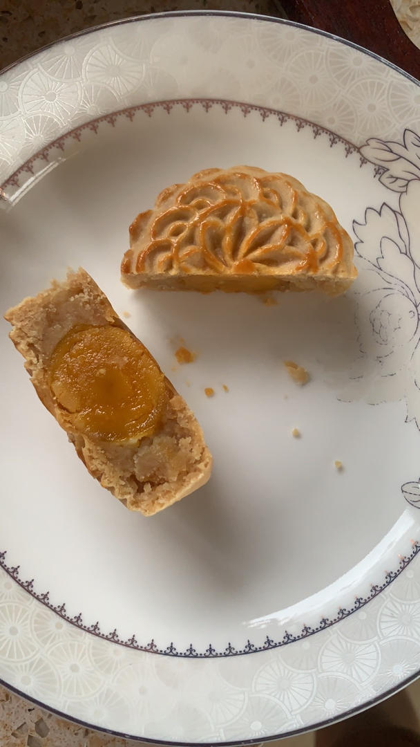 广式月饼（莲蓉蛋黄/豆沙蛋黄/凤梨）