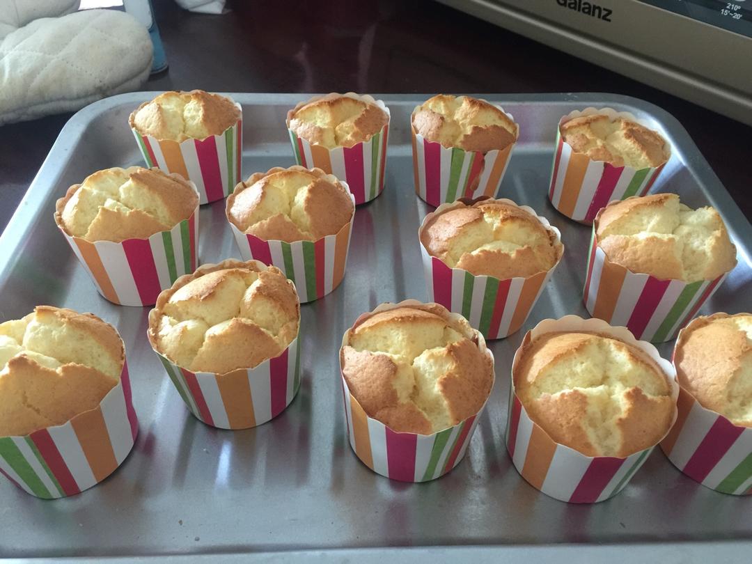 蔓越莓纸杯戚风小蛋糕