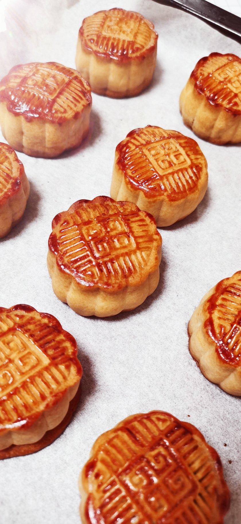 广式月饼—蛋黄莲蓉月饼