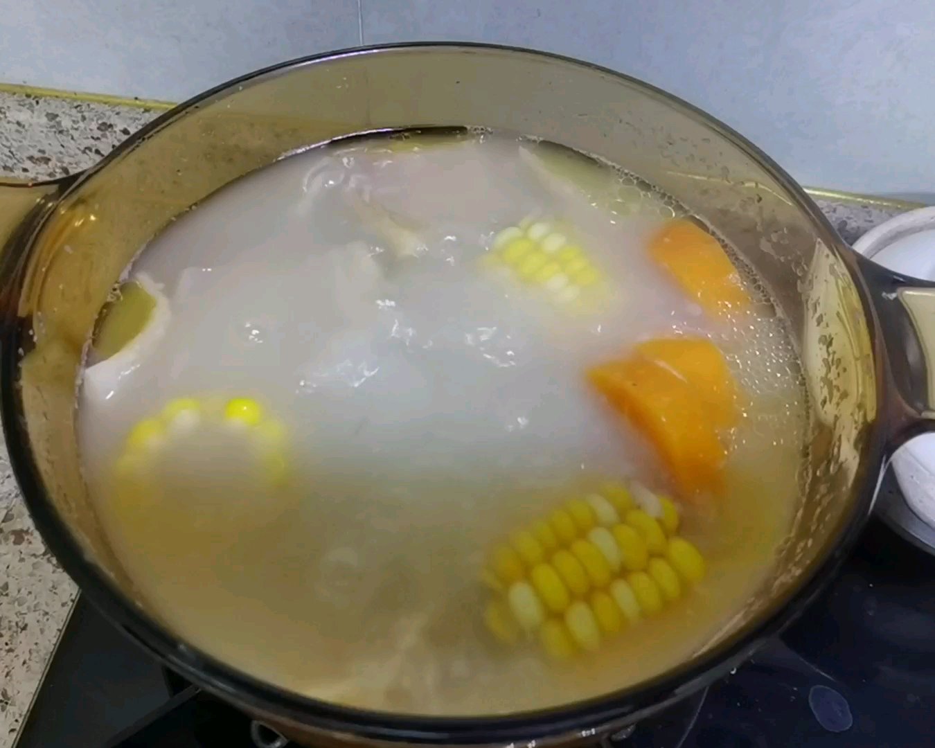 红萝卜玉米牛骨汤的做法