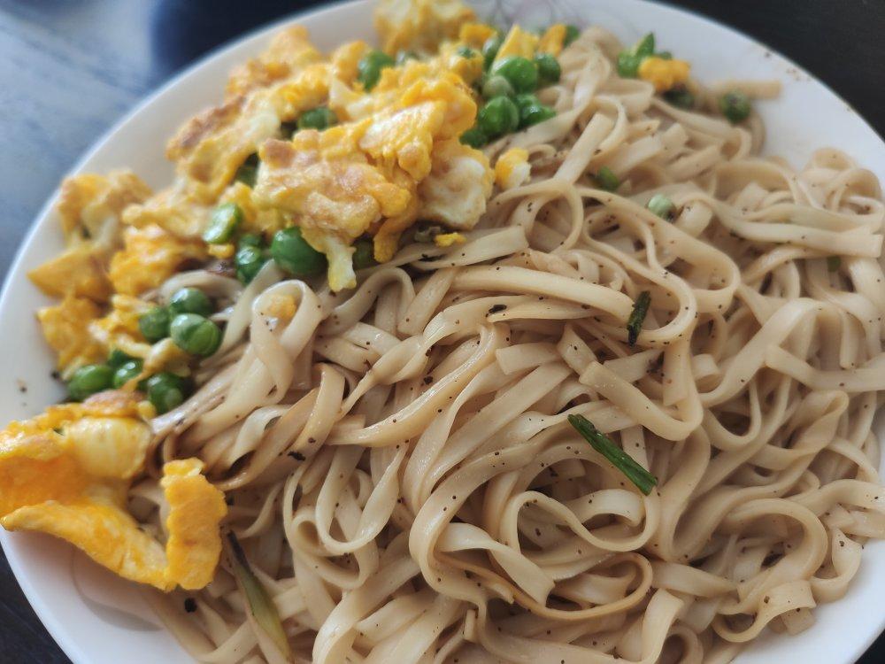 一人食：葱油捞虾子面