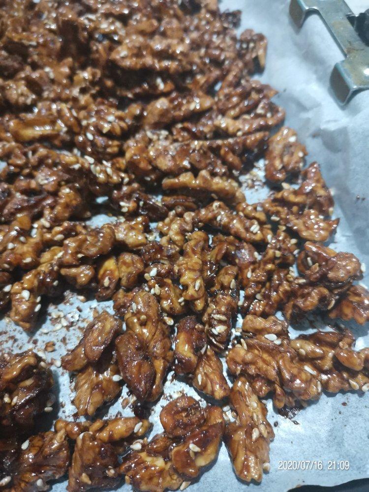 不用油炸就可以做出好吃的琥珀核桃仁