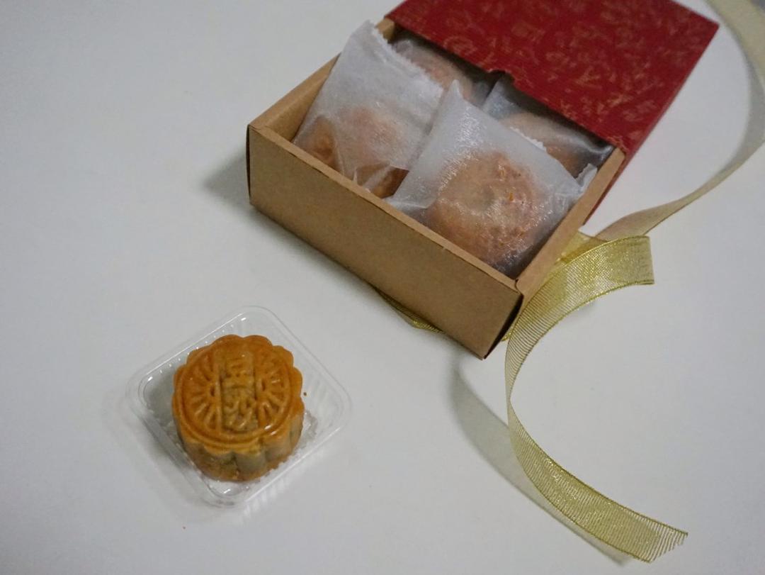 广式月饼－－蛋黄豆沙月饼