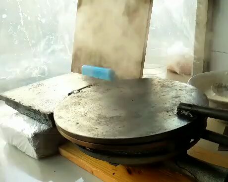 蛋卷锅（压饼锅）版无油春饼的做法 步骤4
