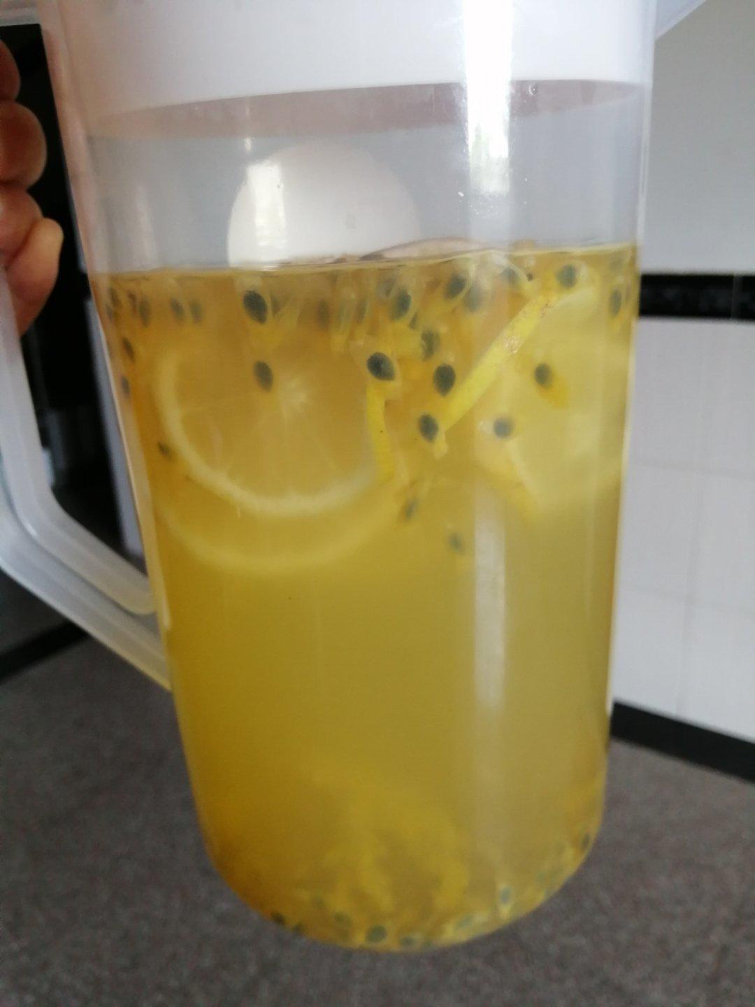 百香果柠檬茶——夏日清爽饮品