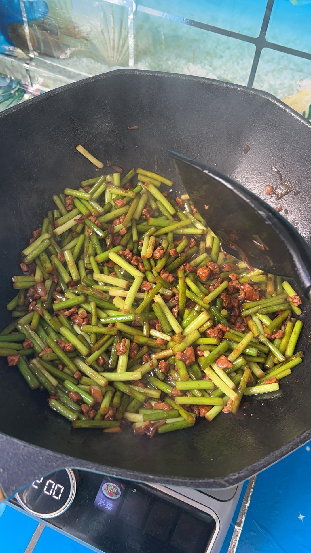 蒜苔炒肉末，三碗米饭都不够吃