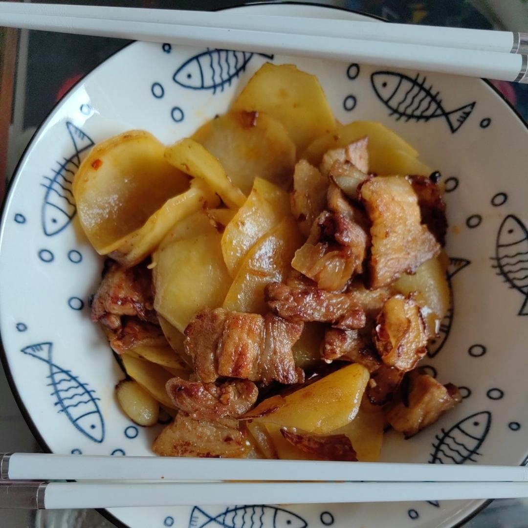 五花肉干煸土豆片