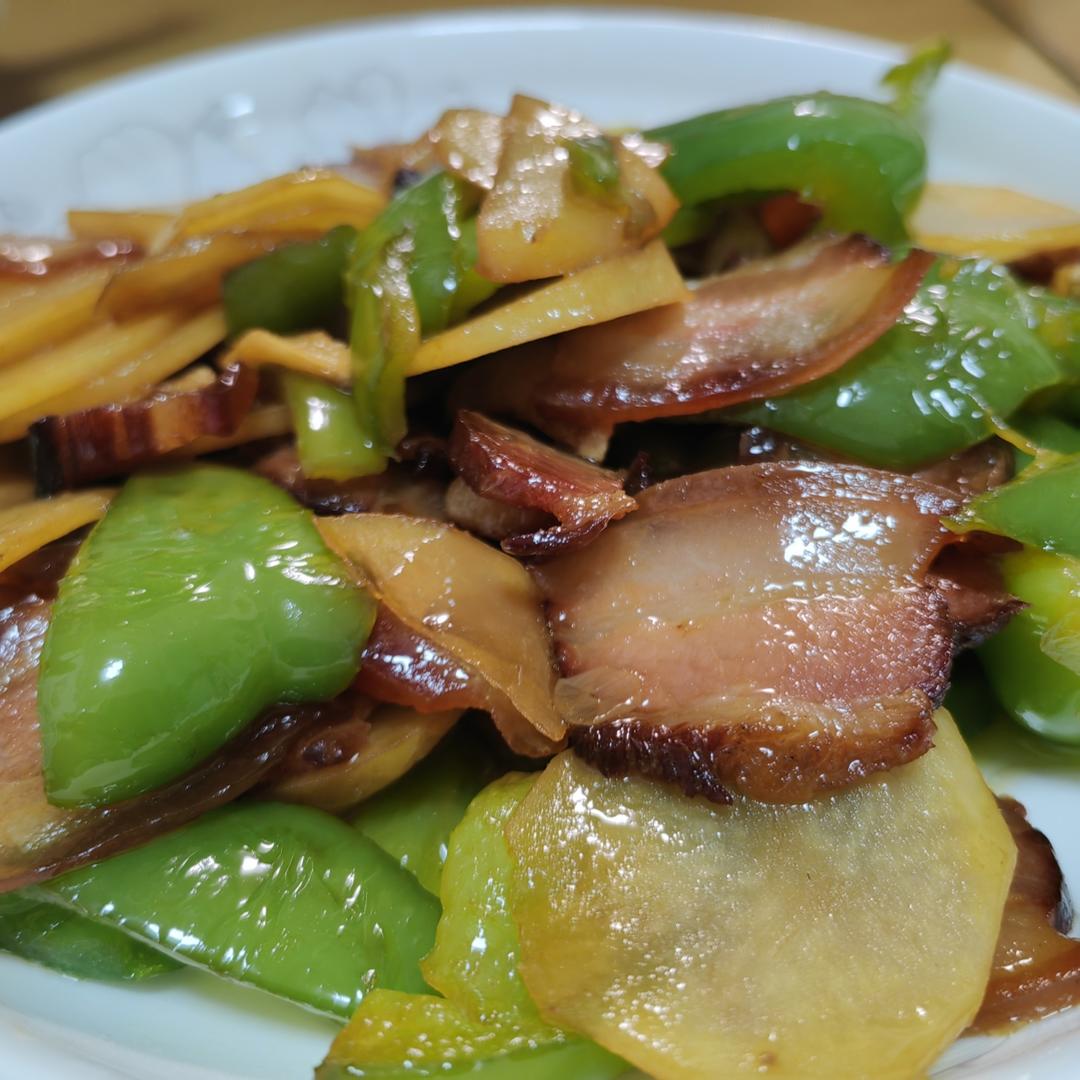 腊肉爆炒青椒