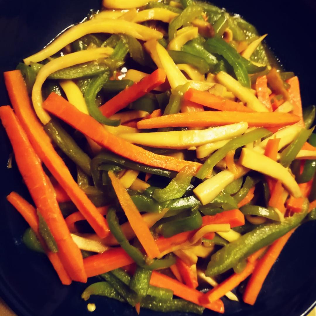 素炒三丝（青椒杏鲍菇胡萝卜）