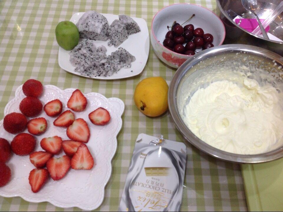 草莓多水果蛋糕的做法 步骤4