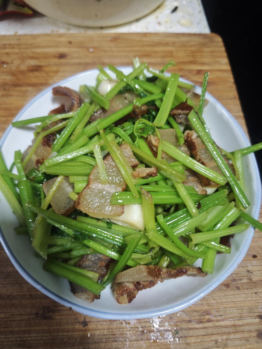 芹菜炒腊肉